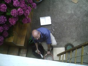 Proof, that here the men are working!