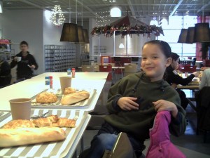 "Un thé monsieur ! Merci... !"