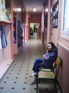 Devant la classe CE1 B le 13 décembre 2008 (3)